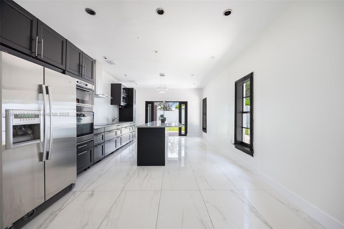 Chandelier, Interior, Kitchen, Marble, Pendant Lights, Recessed Lighting, Stainless Steel Appliances