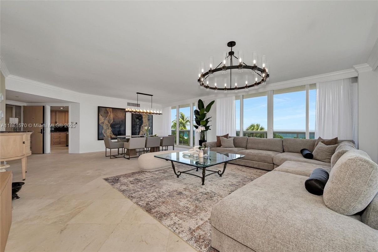 Chandelier, Dining room, Interior, Living room, Pendant Lights, Water