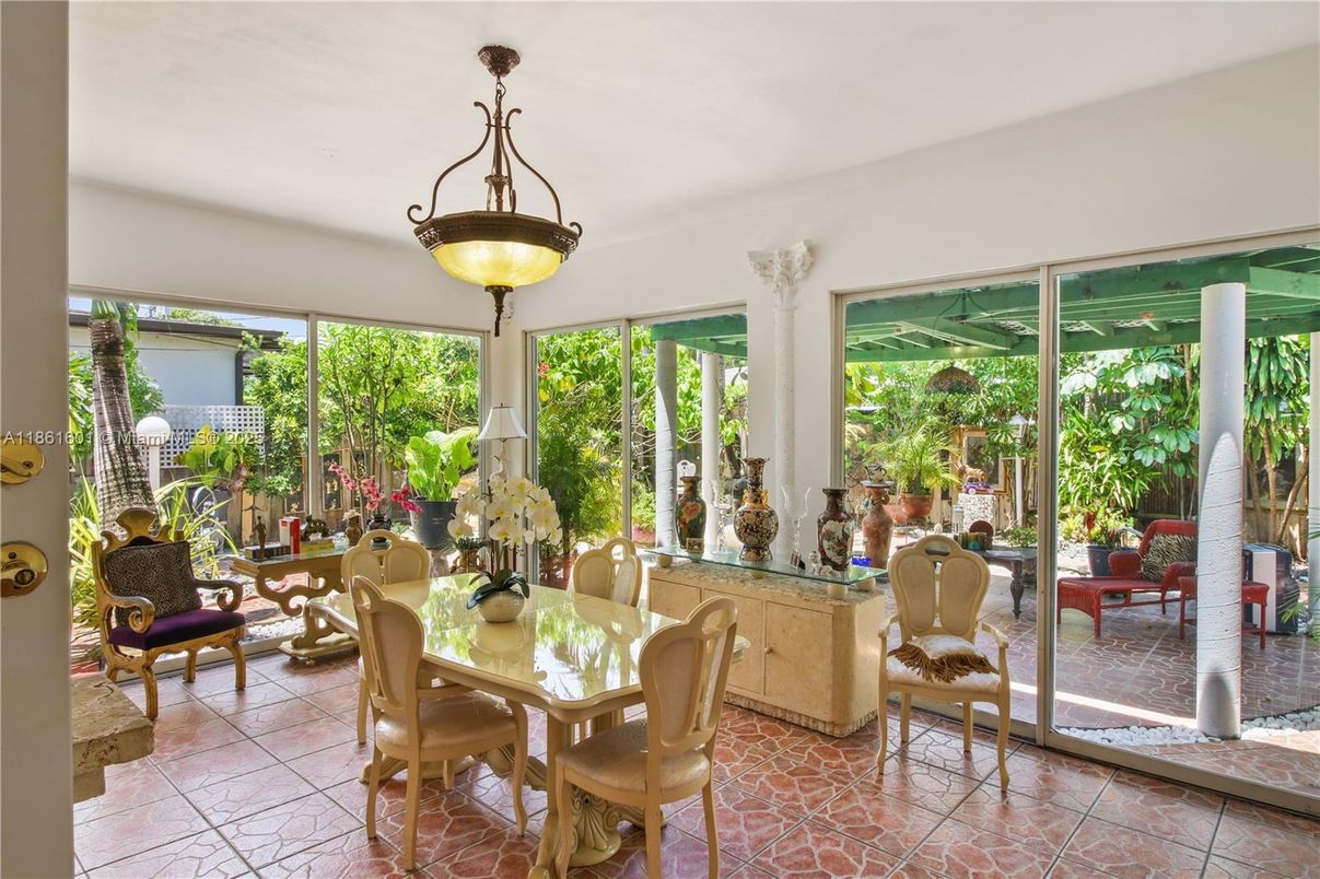 Dining room, Interior