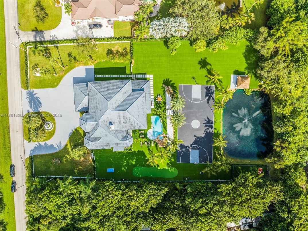 Exterior, Drone