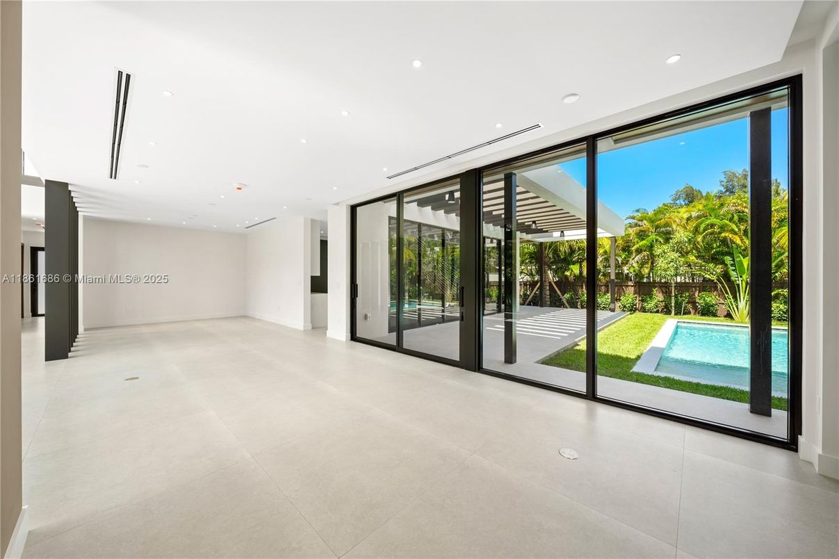 Empty room, Interior, Recessed Lighting