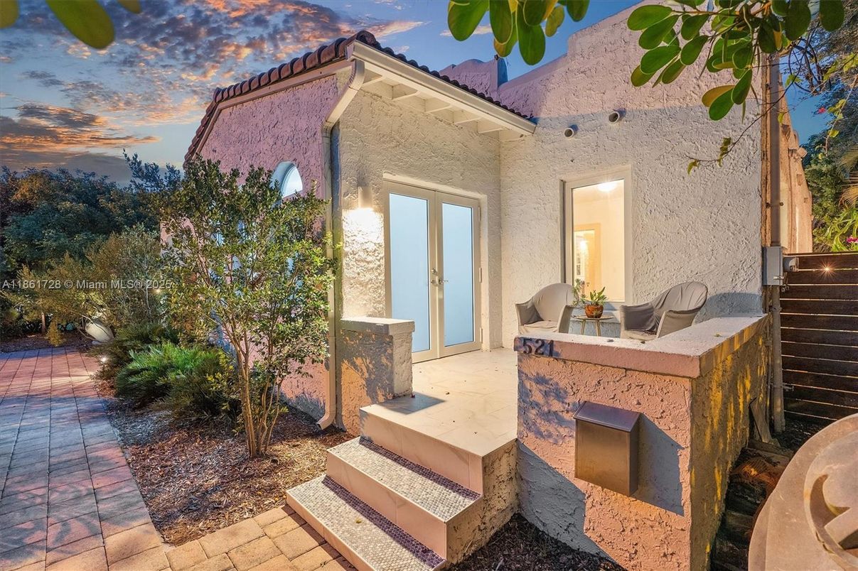 Exterior, Outdoor Kitchen
