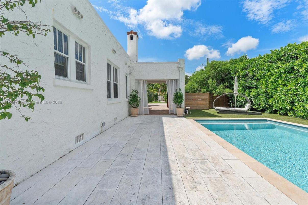 Exterior, Pool