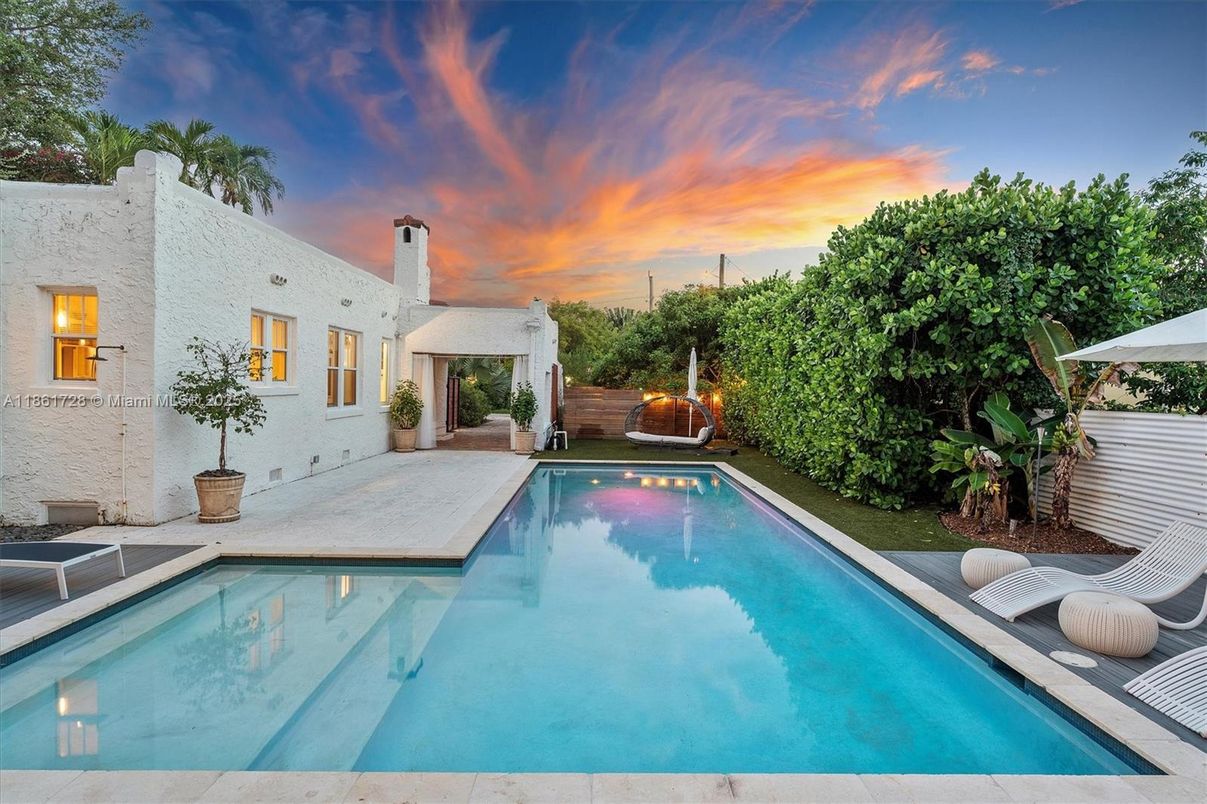 Exterior, Pool