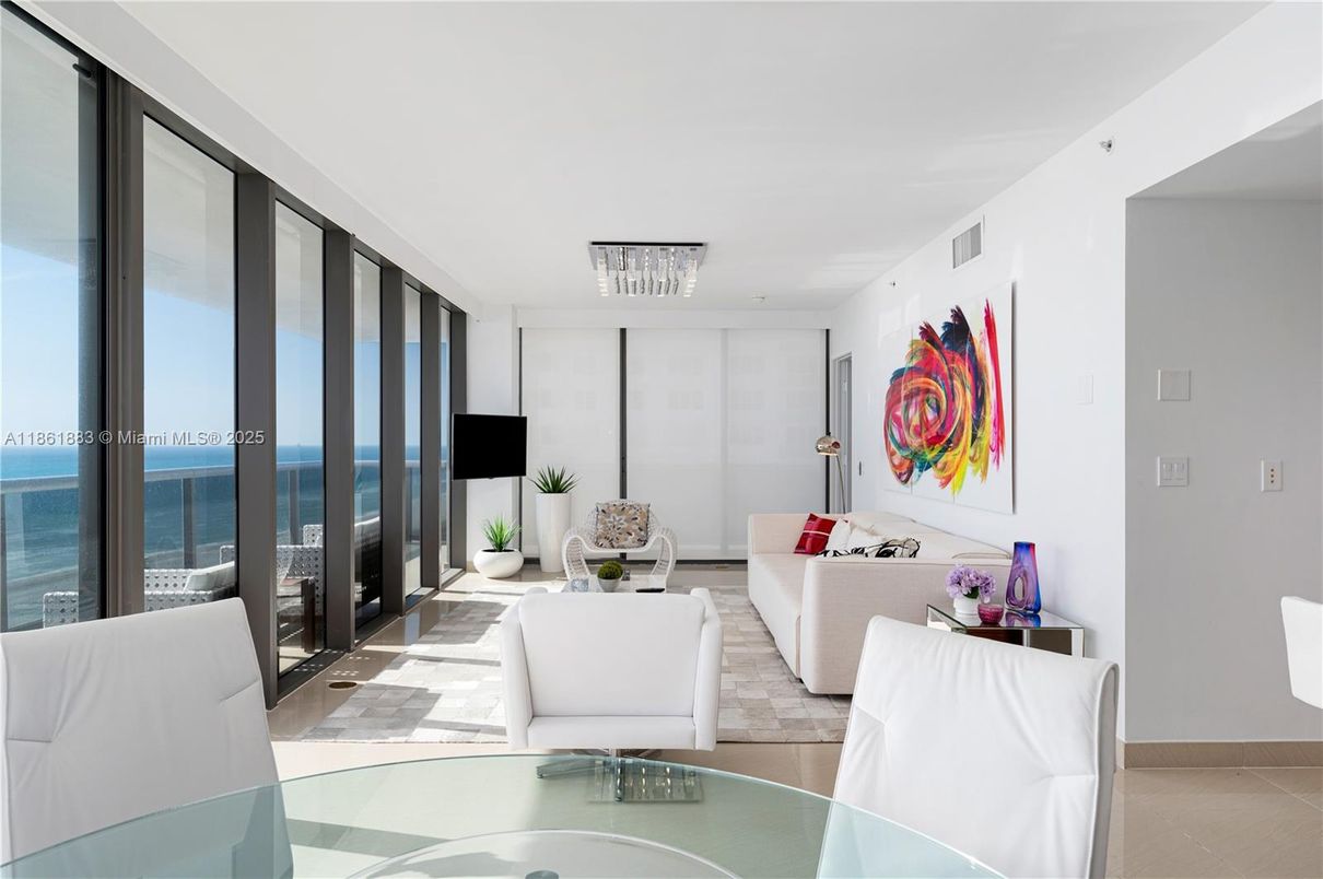 Interior, Living room, Water