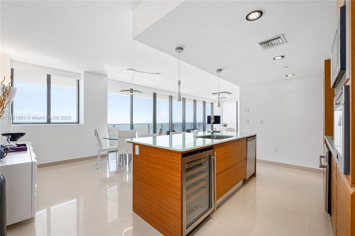 Dining room, Interior, Kitchen, Pendant Lights, Recessed Lighting, Water
