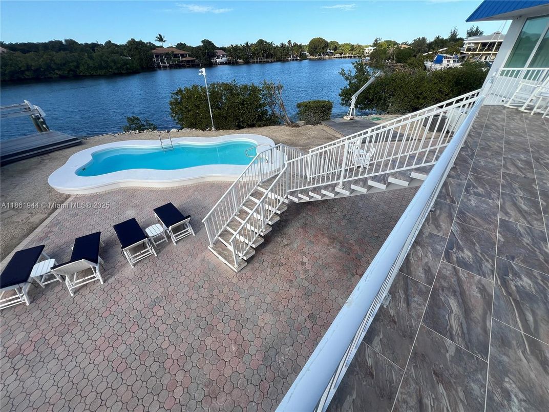 Exterior, Pool, Water