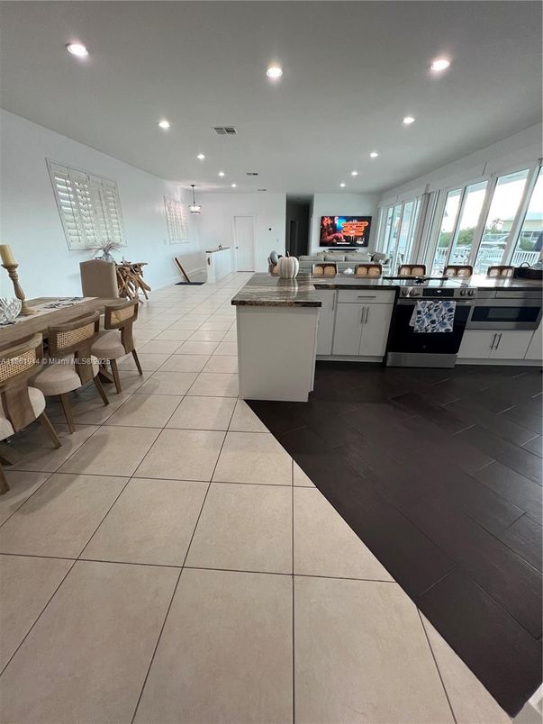 Dining room, Interior, Kitchen, Pendant Lights, Recessed Lighting
