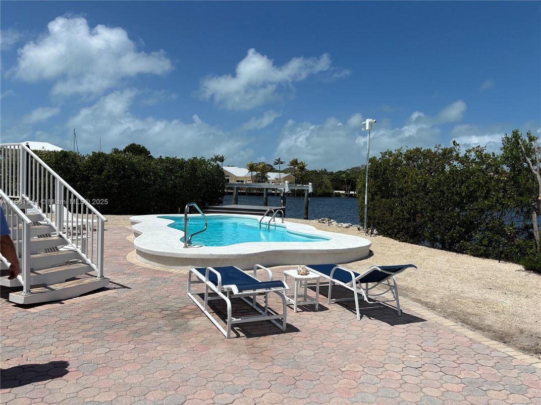 Exterior, Pool, Water