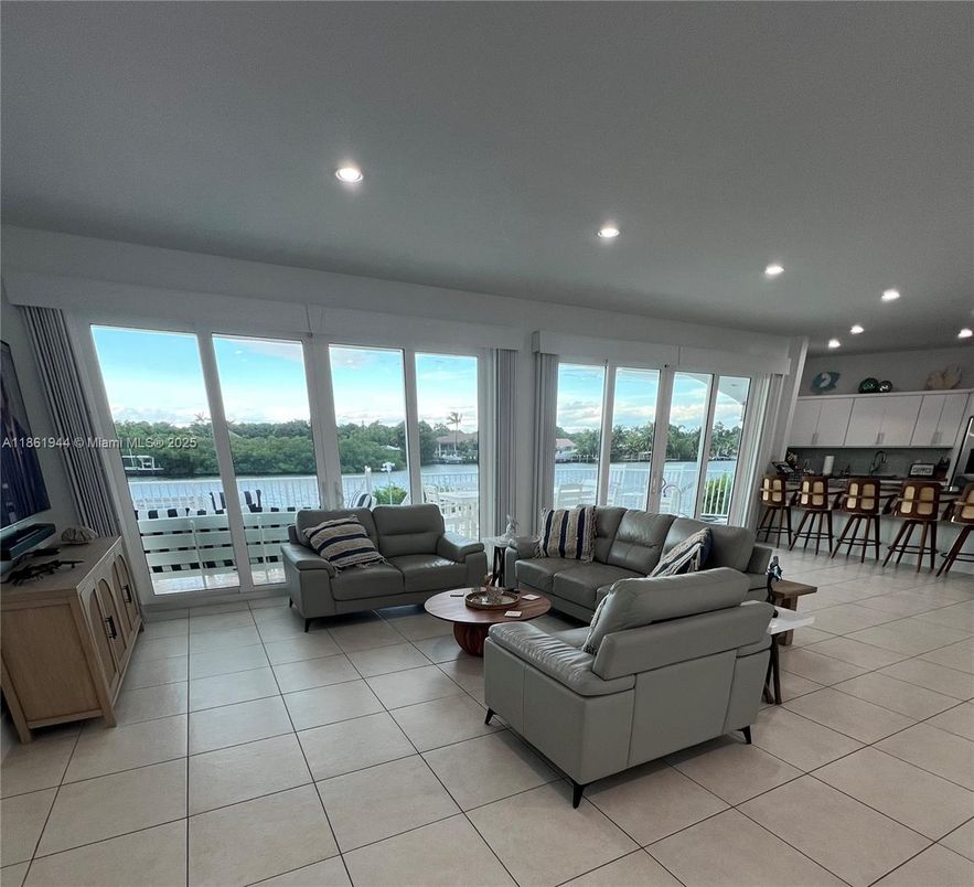 Interior, Living room, Recessed Lighting, Water