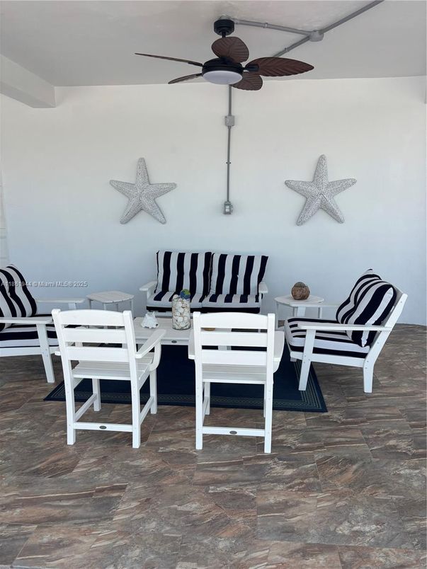 Dining room, Interior