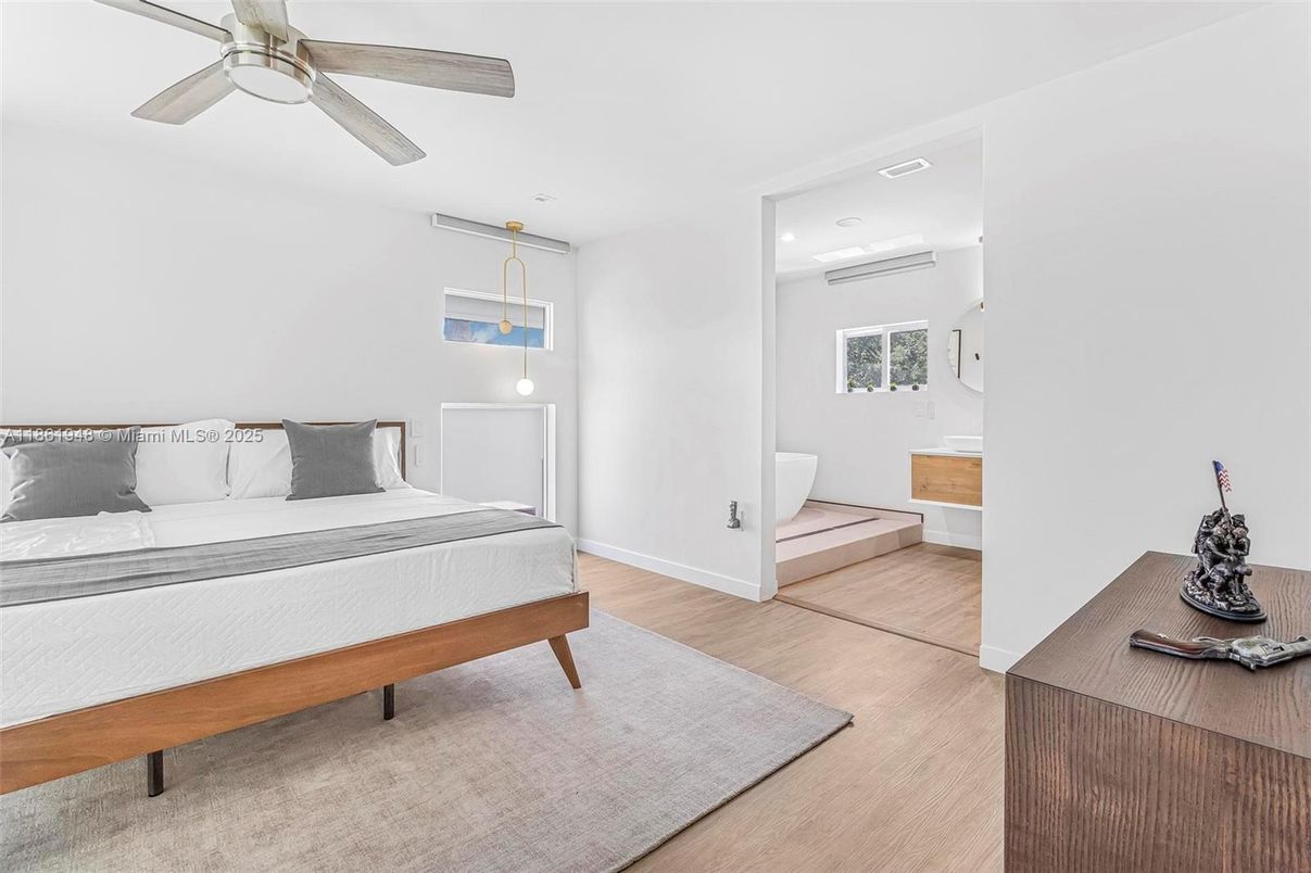 Bedroom, Interior, Pendant Lights, Recessed Lighting, Wood Texture Flooring