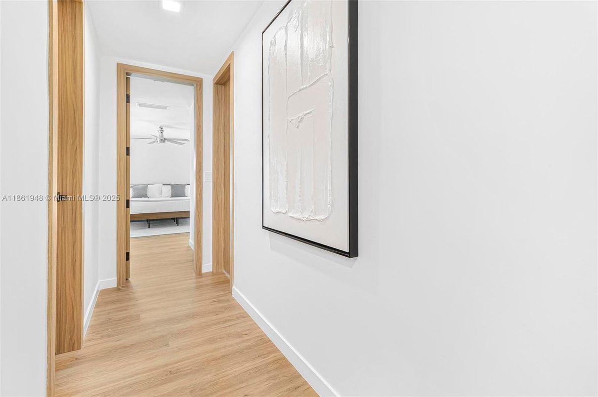 Interior, Recessed Lighting, Wood Texture Flooring