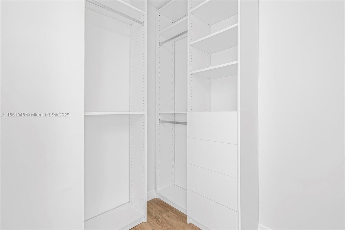 Interior, Walk-in Closets, Wood Texture Flooring