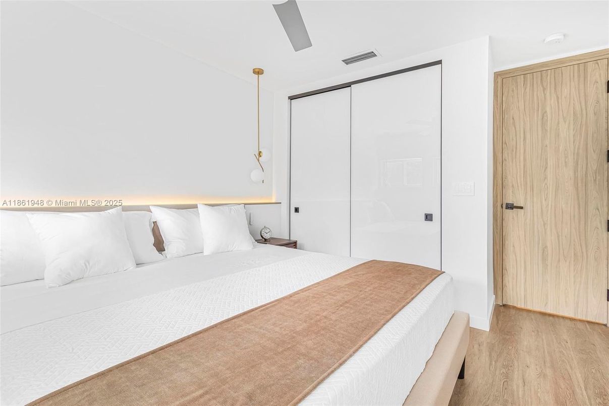 Bedroom, Interior, Pendant Lights, Wood Texture Flooring