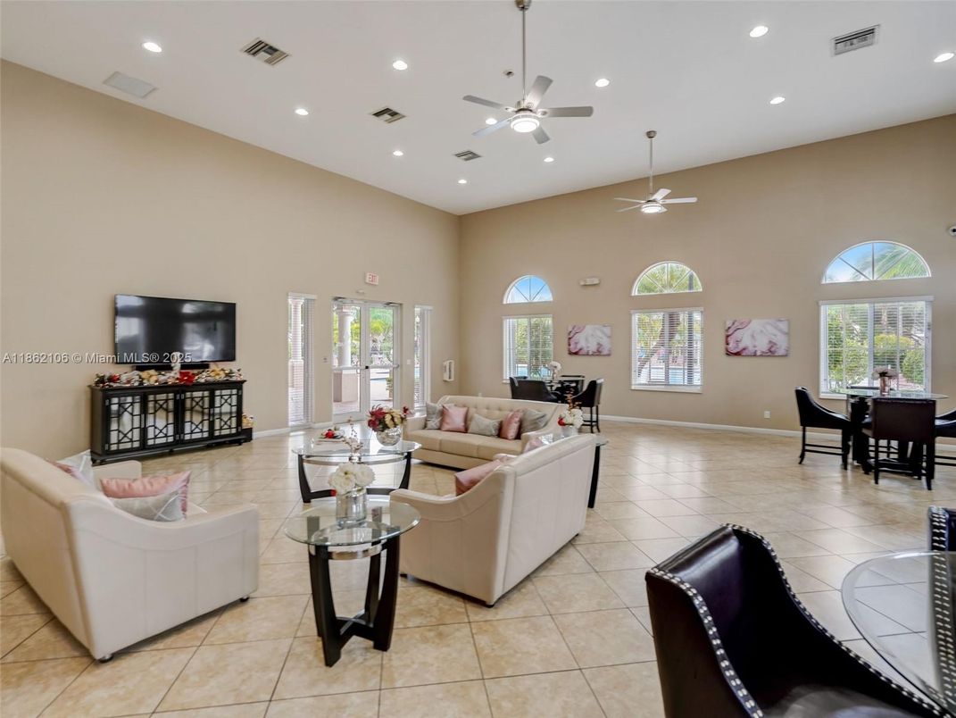 Dining room, Interior, Living room, Recessed Lighting