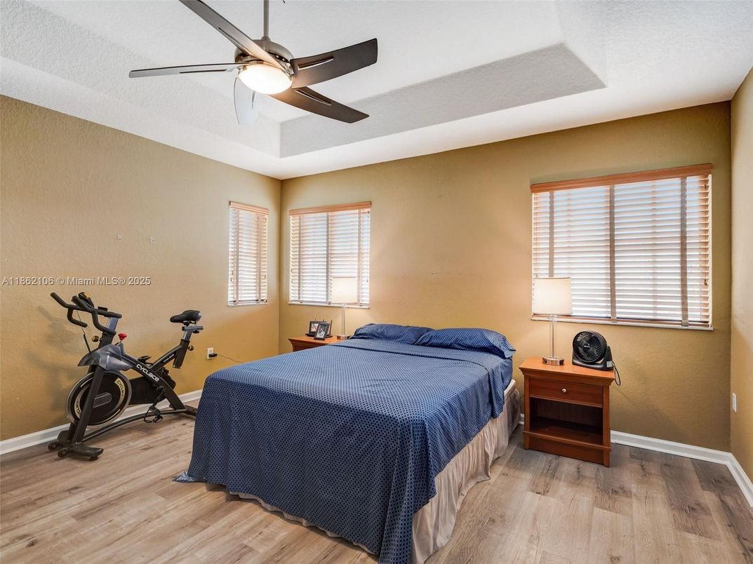 Bedroom, Fitness Equipment, Interior, Wood Texture Flooring