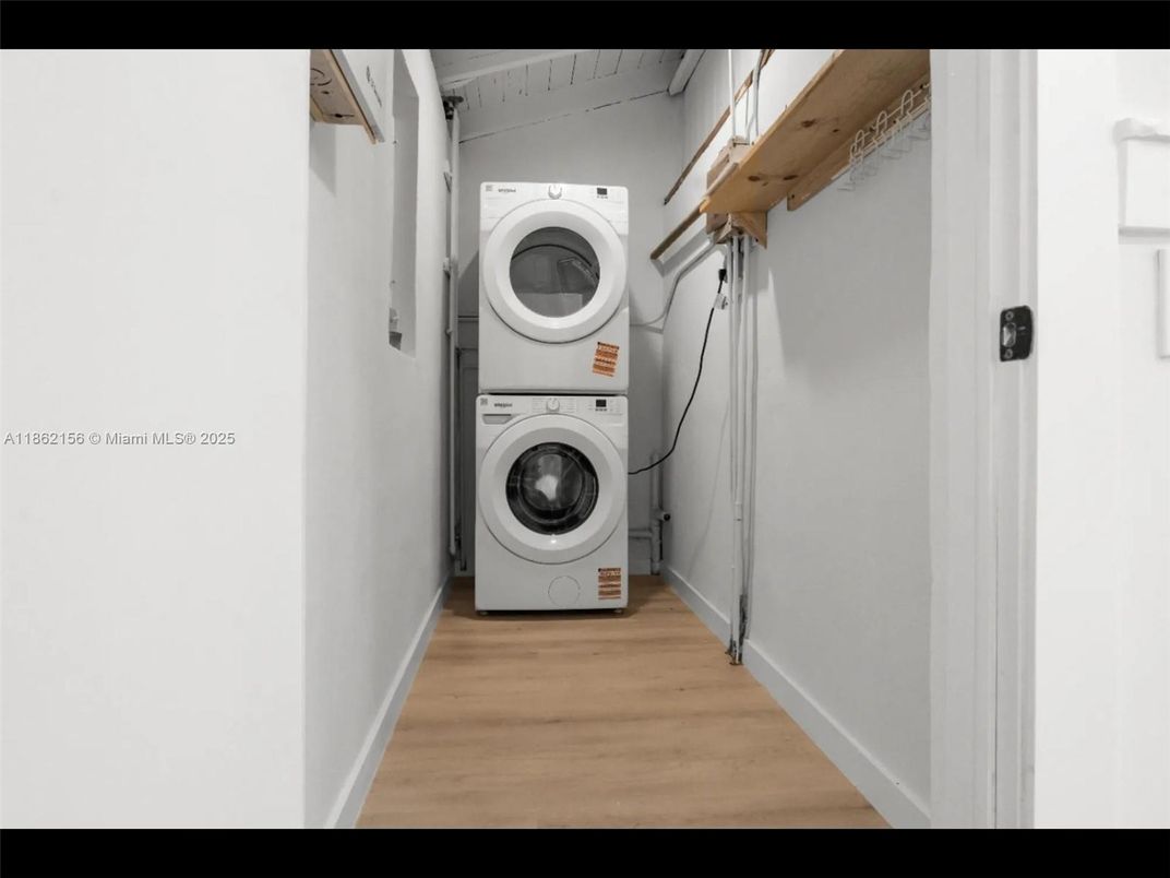 Interior, Utility Closets, Washer, Wood Texture Flooring