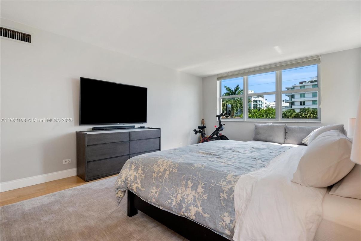 Bedroom, Fitness Equipment, Interior, Wood Texture Flooring