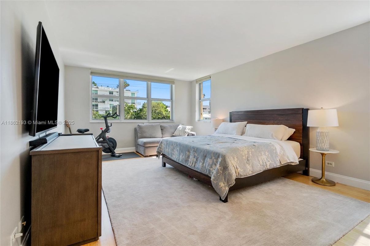 Bedroom, Fitness Equipment, Interior, Wood Texture Flooring