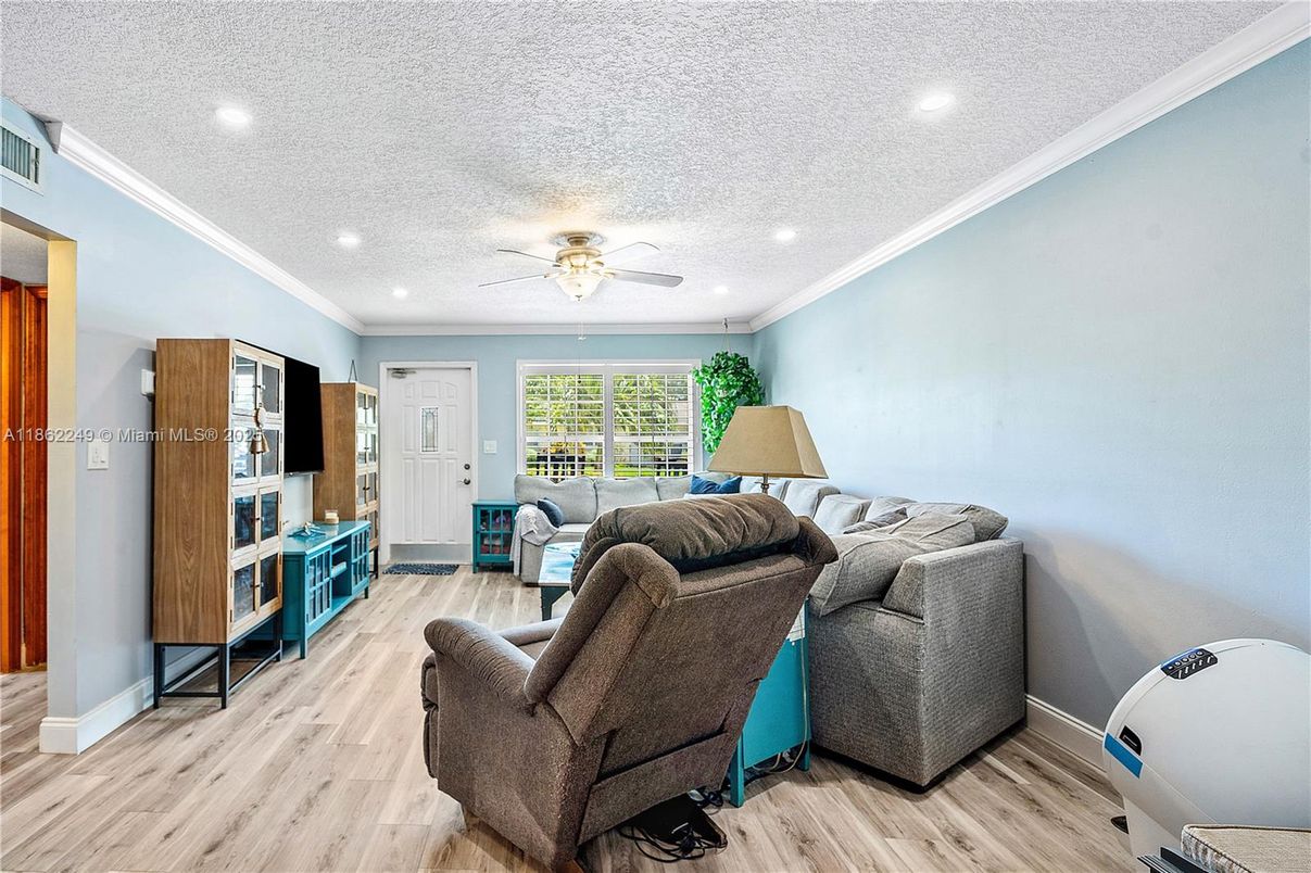 Interior, Living room, Recessed Lighting, Wood Texture Flooring