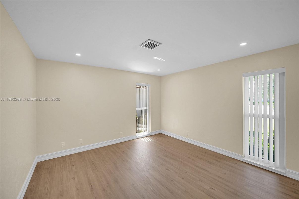 Empty room, Interior, Recessed Lighting, Wood Texture Flooring