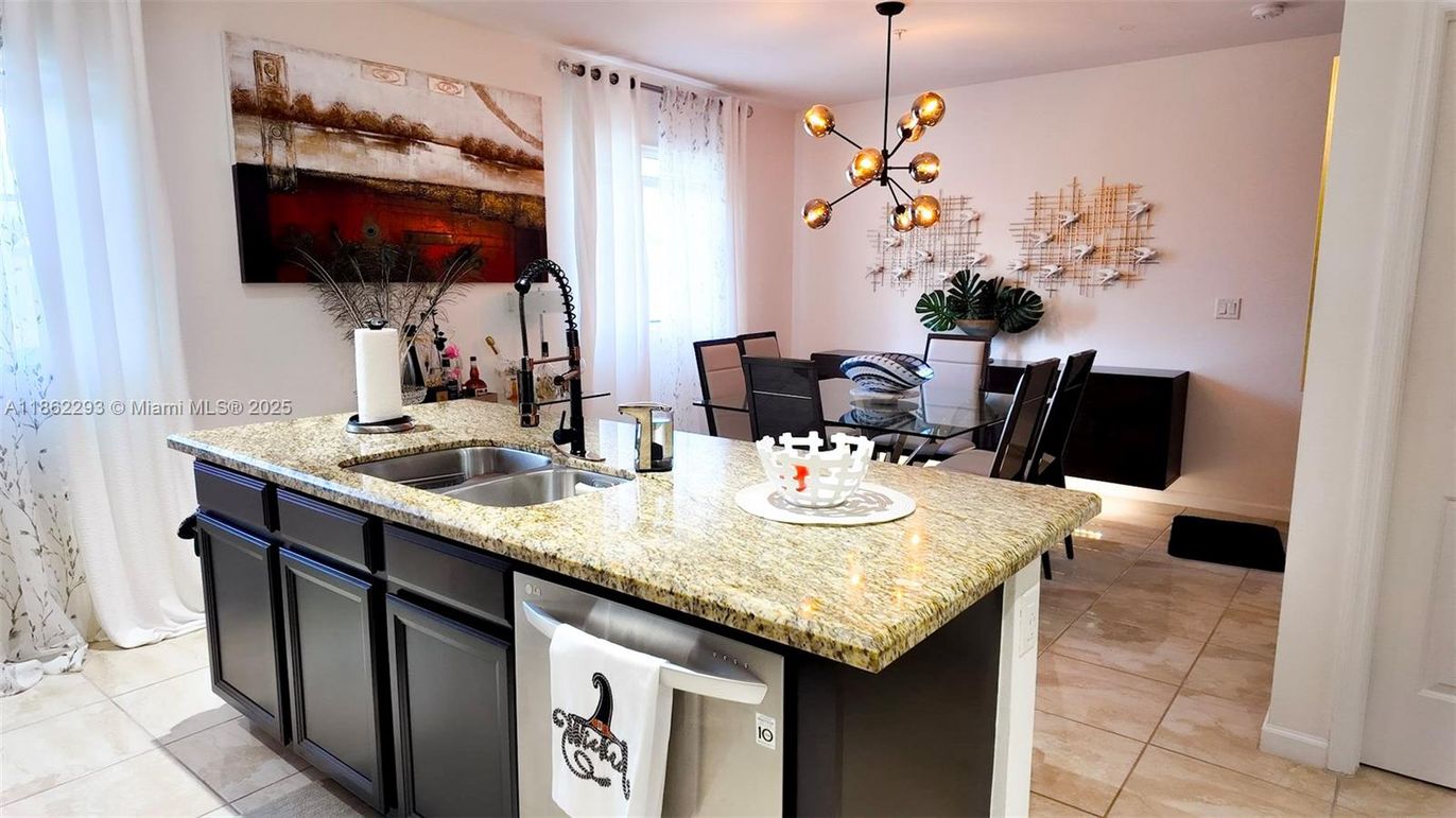 Dining room, Interior, Kitchen, Pendant Lights