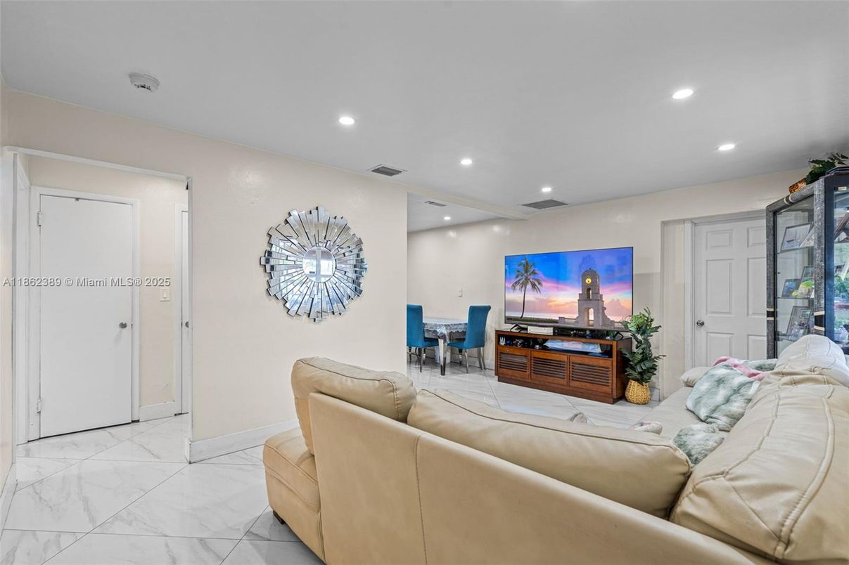 Dining room, Interior, Living room, Marble, Recessed Lighting