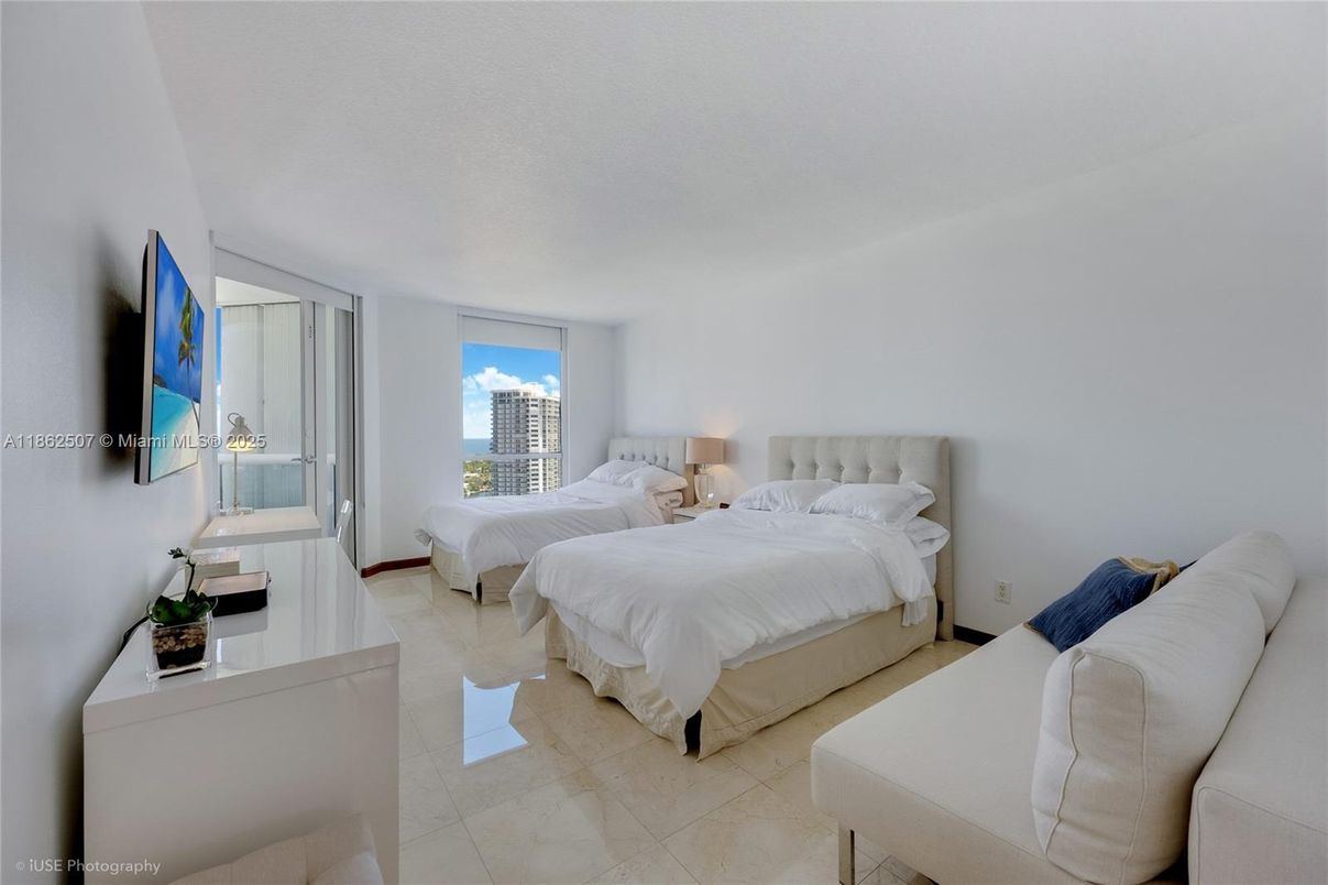 Bedroom, Interior, Water