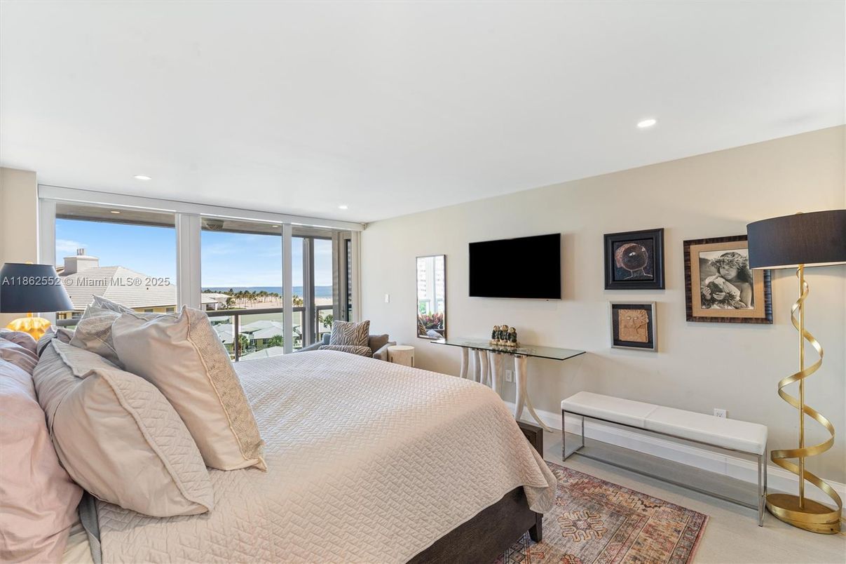 Bedroom, Interior, Recessed Lighting, Water