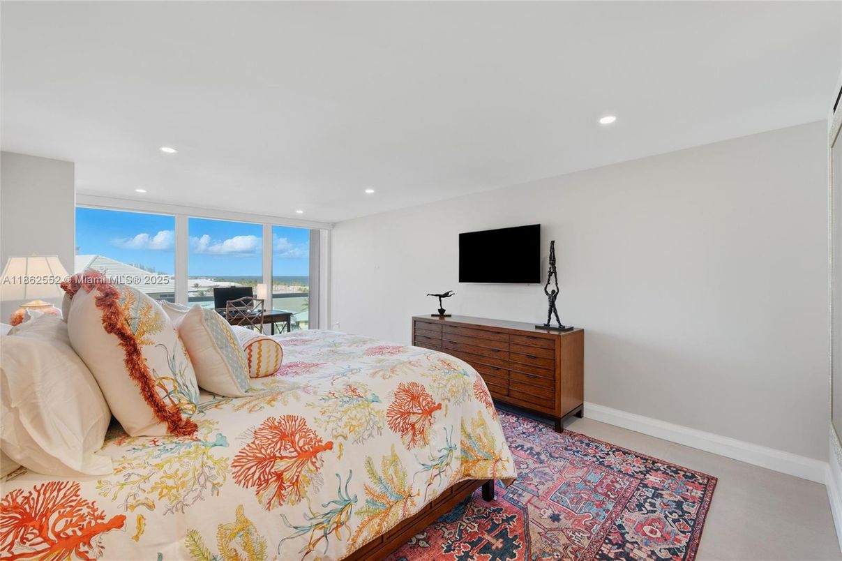 Bedroom, Interior, Recessed Lighting, Water