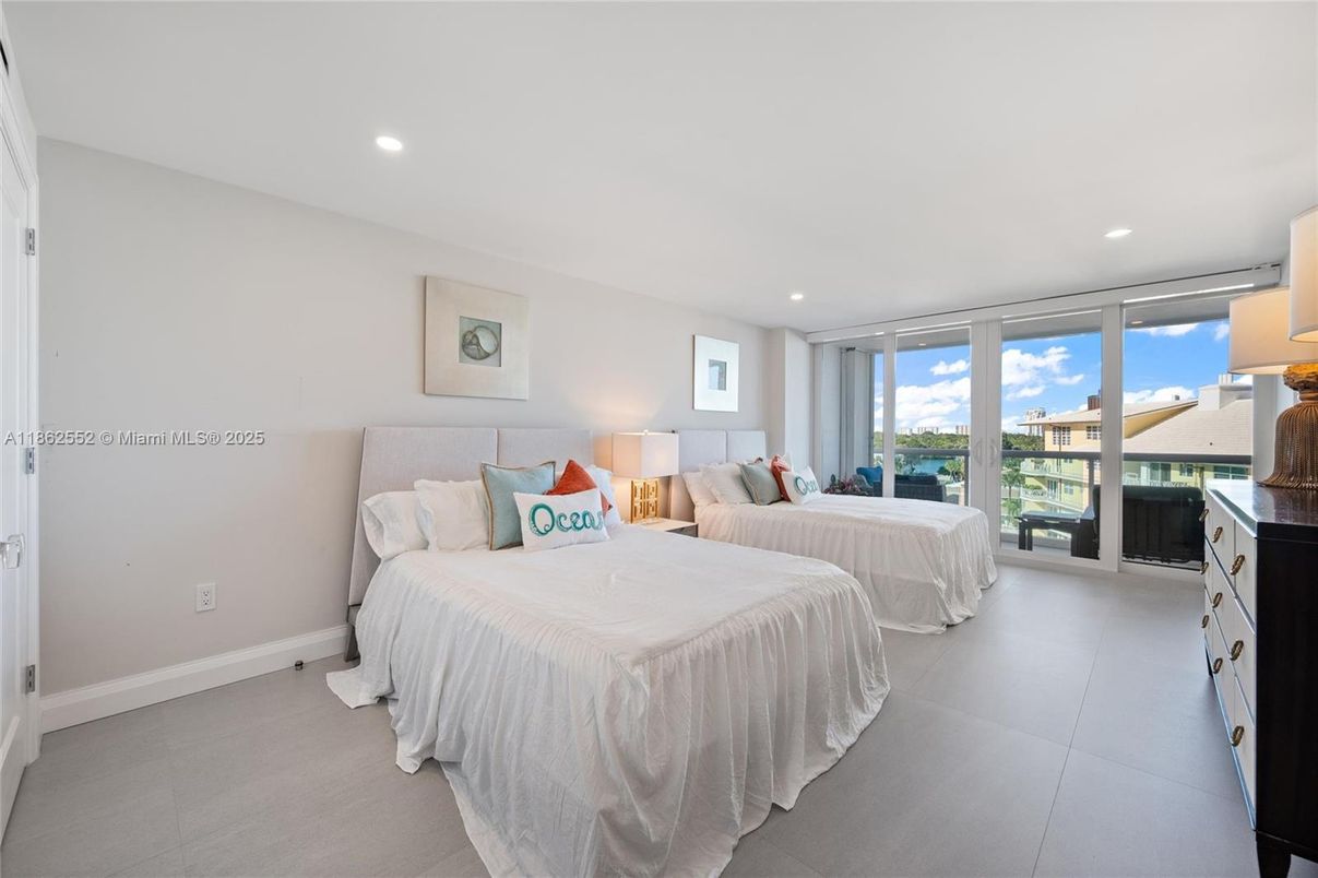 Bedroom, Interior, Recessed Lighting, Water