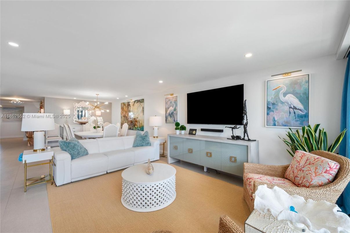 Interior, Living room, Pendant Lights, Recessed Lighting