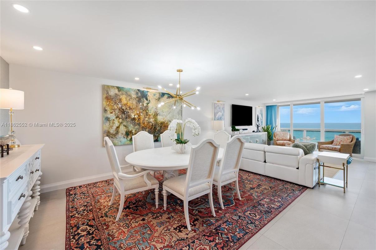 Dining room, Interior, Living room, Pendant Lights, Recessed Lighting, Water