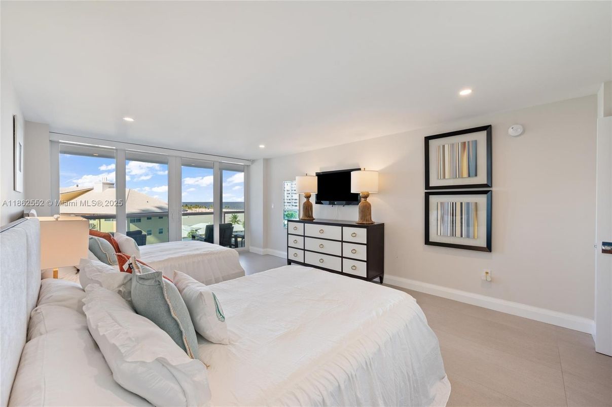 Bedroom, Interior, Recessed Lighting, Water