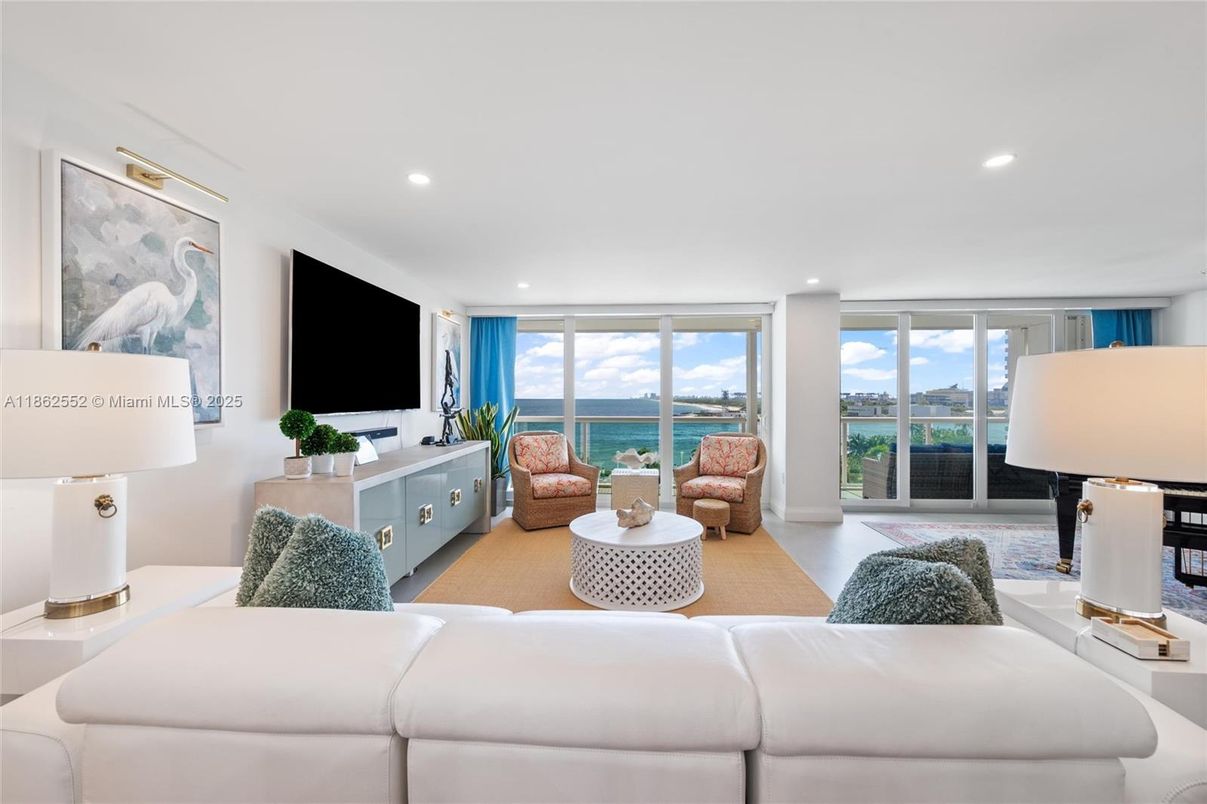 Interior, Living room, Recessed Lighting, Water