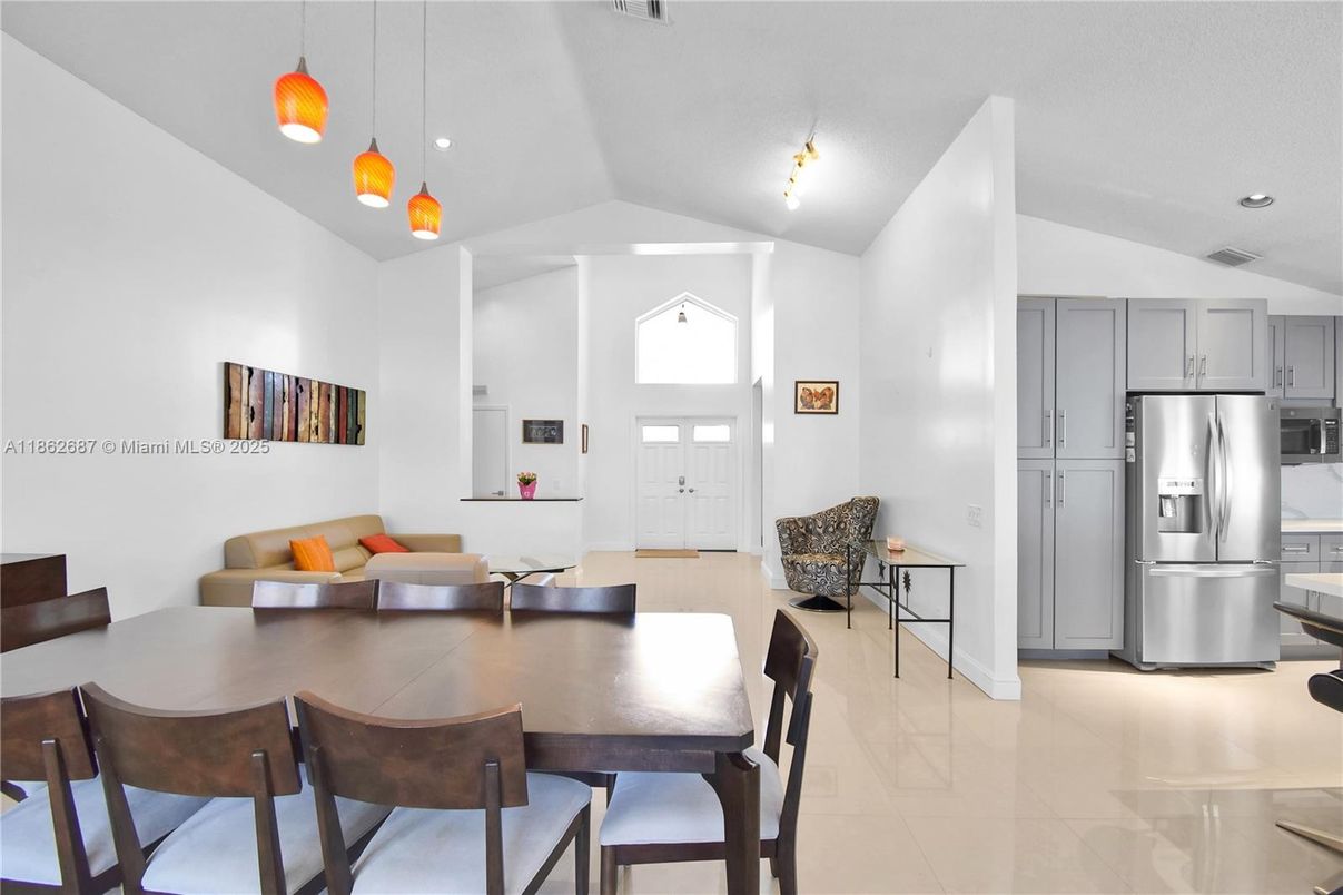 Dining room, Interior, Kitchen, Pendant Lights, Recessed Lighting, Stainless Steel Appliances