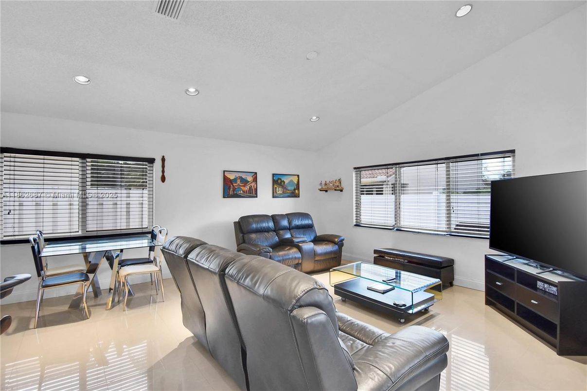 Dining room, Interior, Living room, Recessed Lighting