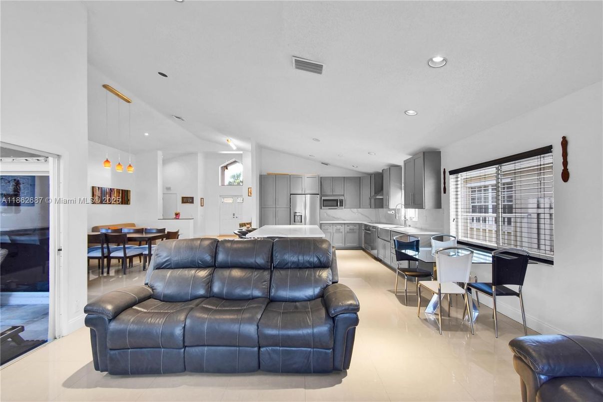 Dining room, Interior, Kitchen, Living room, Pendant Lights, Recessed Lighting, Stainless Steel Appliances