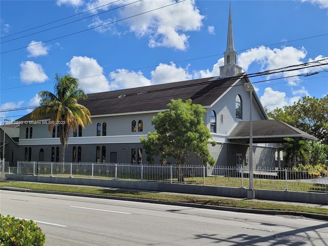 Exterior, Facade, Queen Anne Victorian