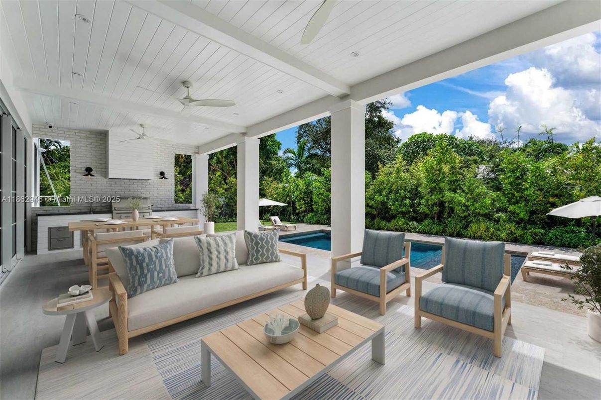 Exterior, Outdoor Kitchen, Pool