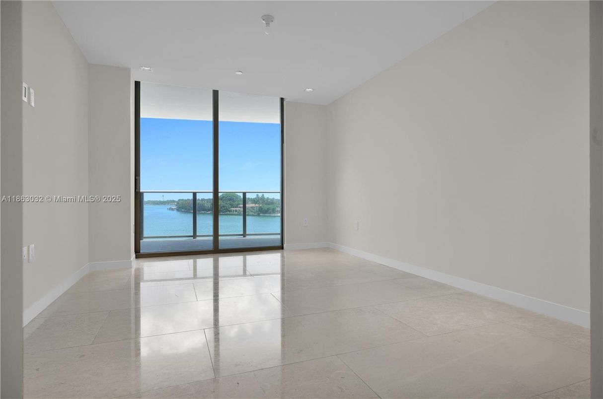 Empty room, Interior, Recessed Lighting, Water