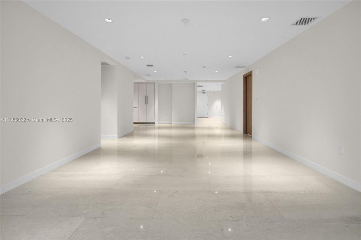 Empty room, Interior, Recessed Lighting