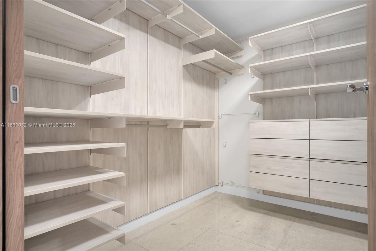 Interior, Walk-in Closets