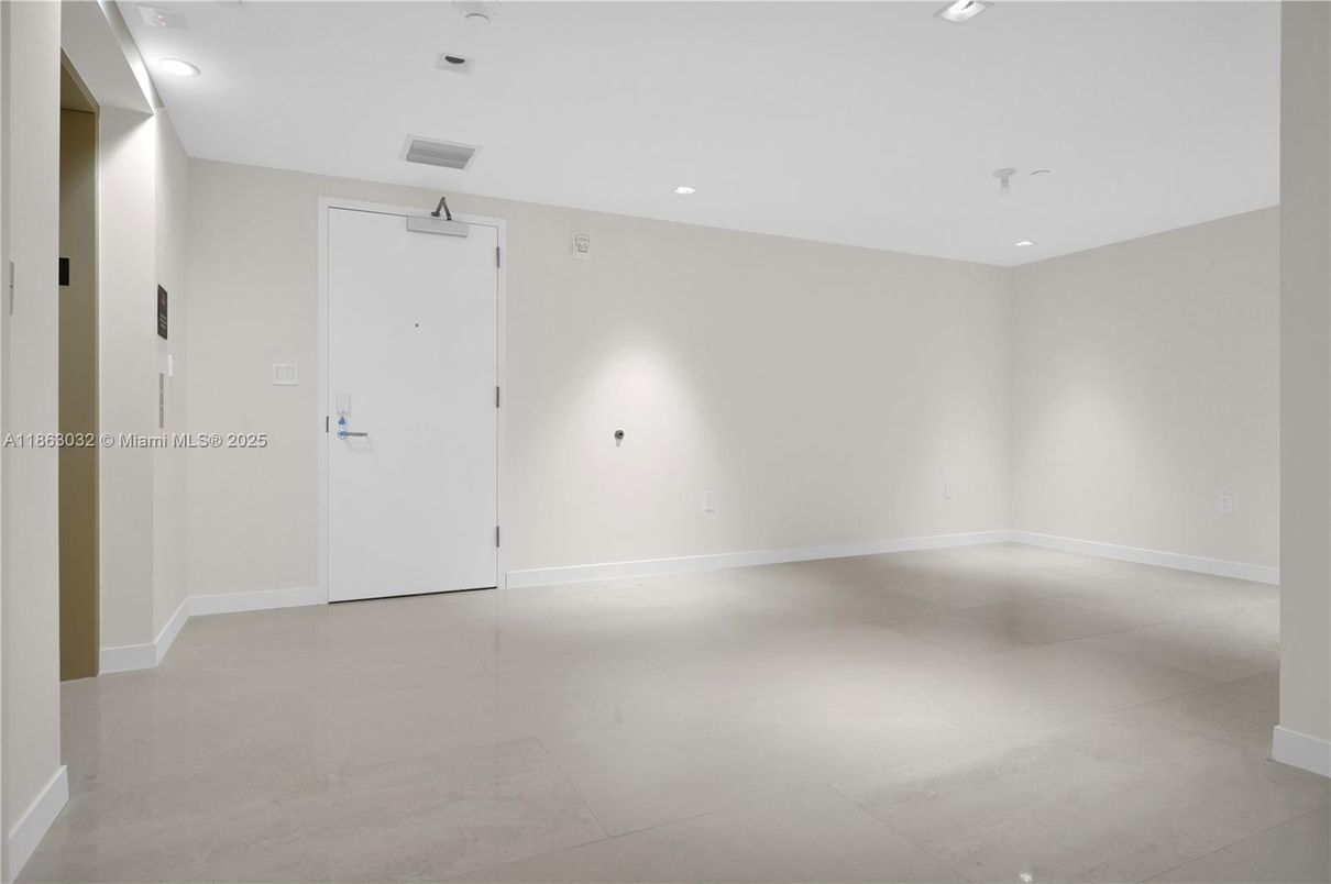 Empty room, Interior, Recessed Lighting
