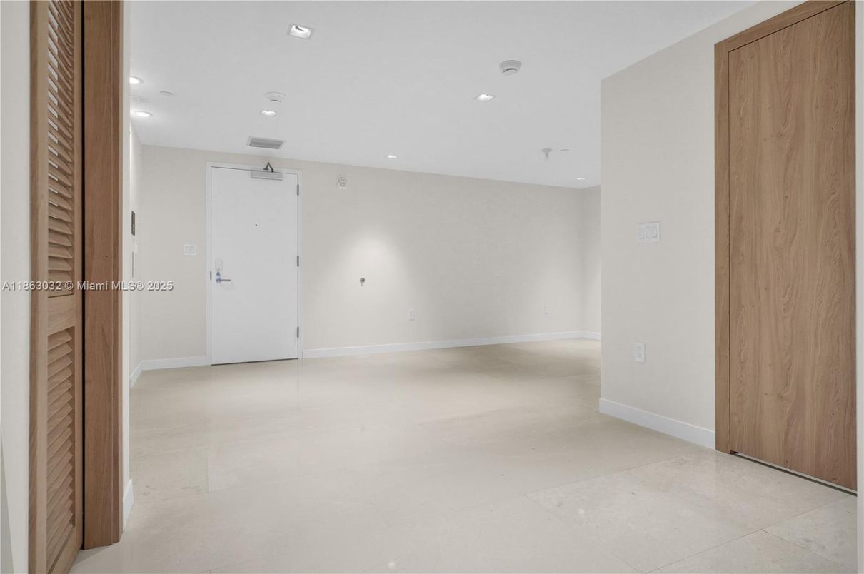 Empty room, Interior, Recessed Lighting