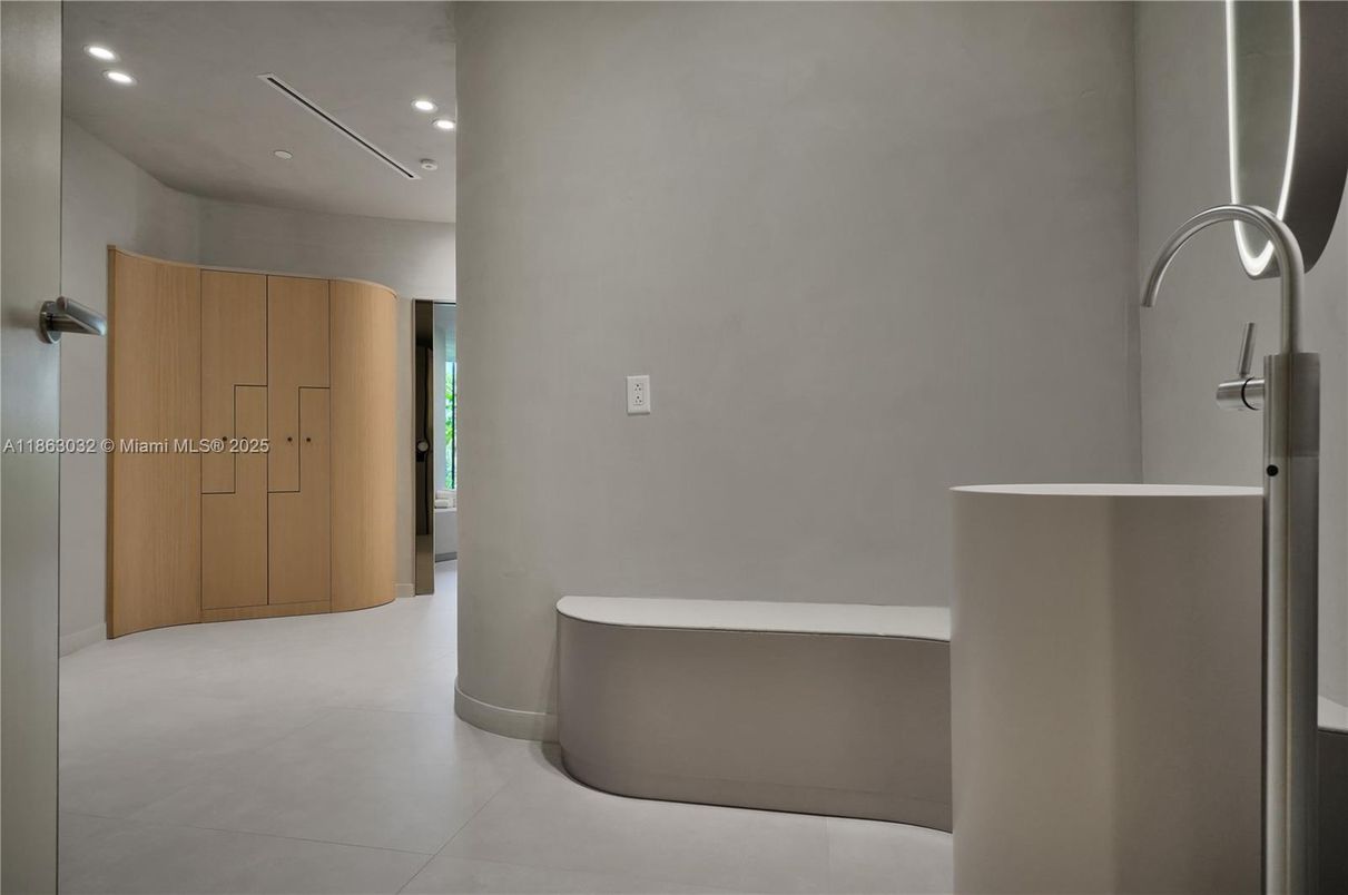 Bathroom, Interior, Recessed Lighting