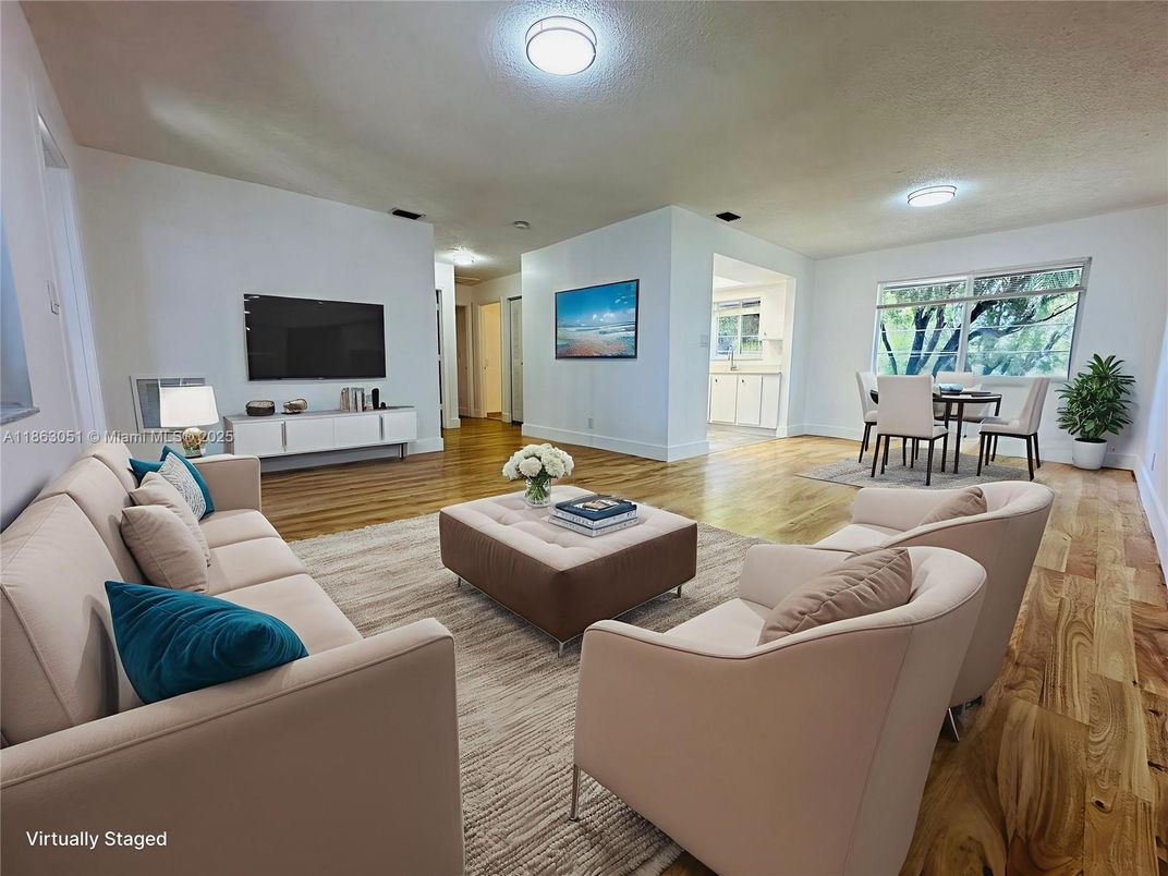 Dining room, Interior, Living room, Recessed Lighting, Wood Texture Flooring