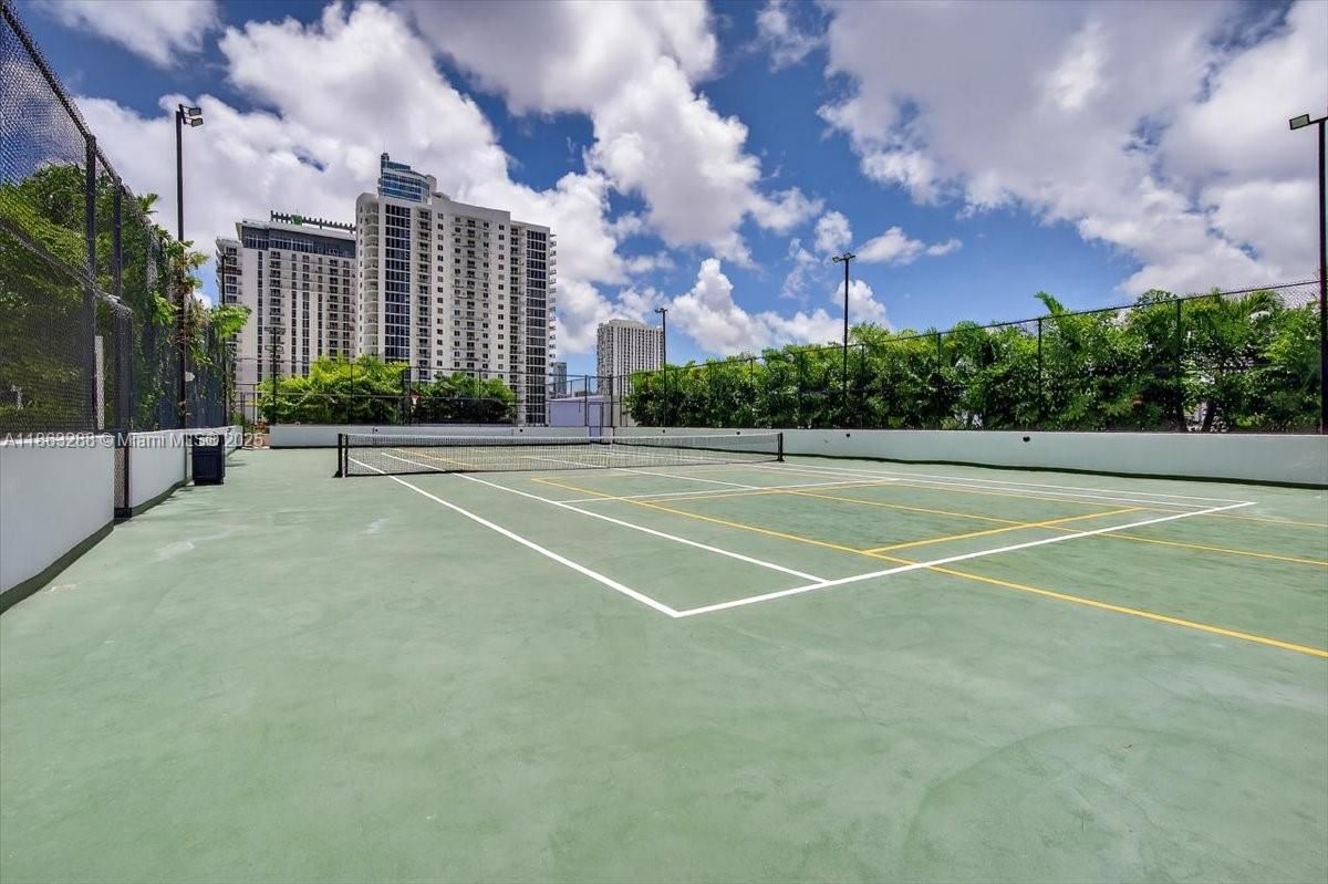 Exterior, Tennis Courts