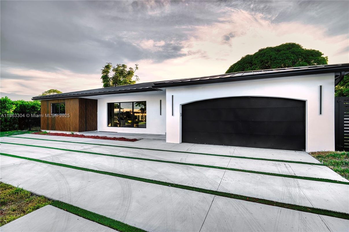 Attached, Exterior, Facade, Modern